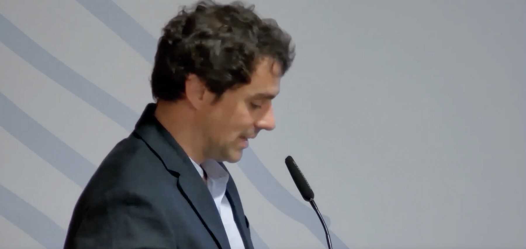 La evaluación electromecánica no invasiva durante la fibrilación auricular identifica alteraciones subyacentes de la miopatía auricular con valor pronóstico precoz