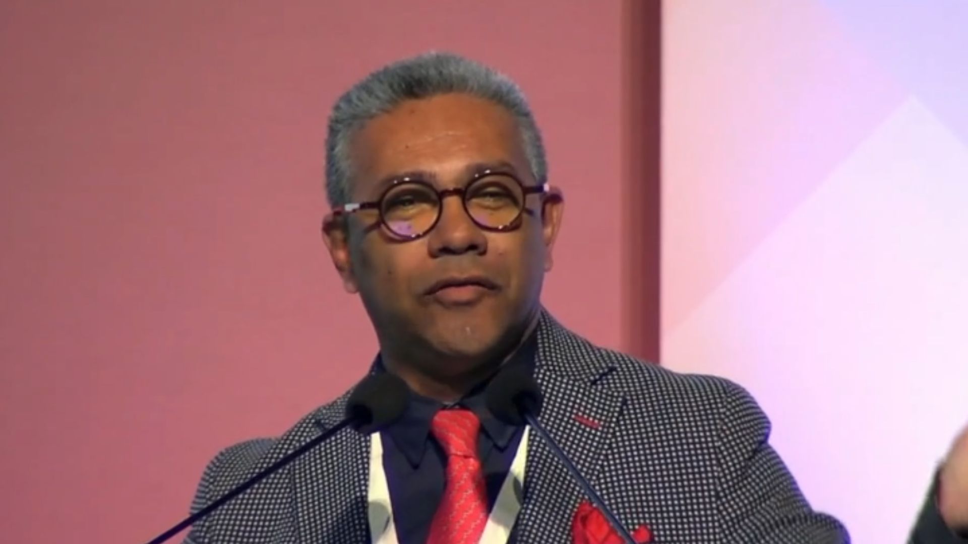 Conferencia inaugural SEC 25 - Cardiolog&iacute;a basada en la evidencia: un viaje personal a trav&eacute;s de 35 a&ntilde;os