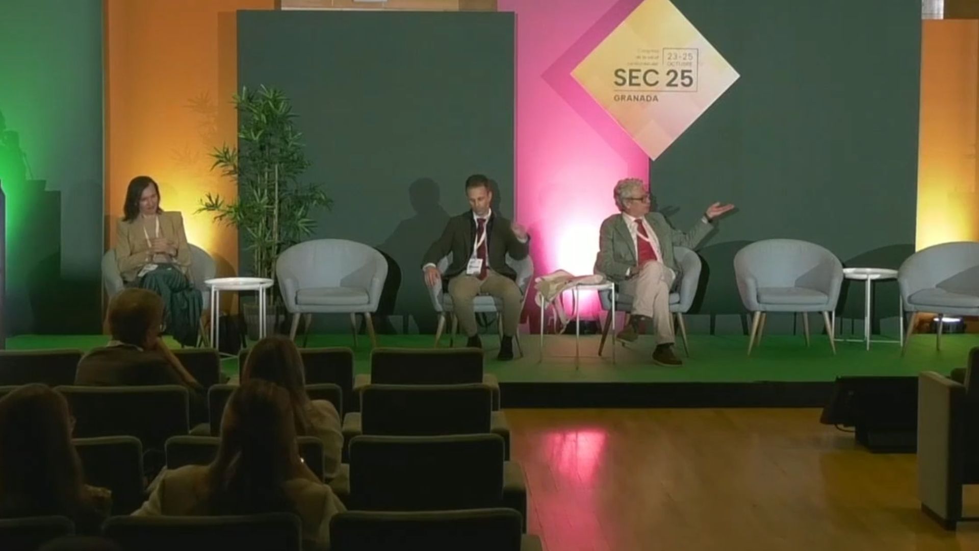 Paciente con di&aacute;lisis y fibrilaci&oacute;n auricular de novo. &iquest;Anticoagular? Si/No &iquest;Cu&aacute;ndo? &iquest;C&oacute;mo?